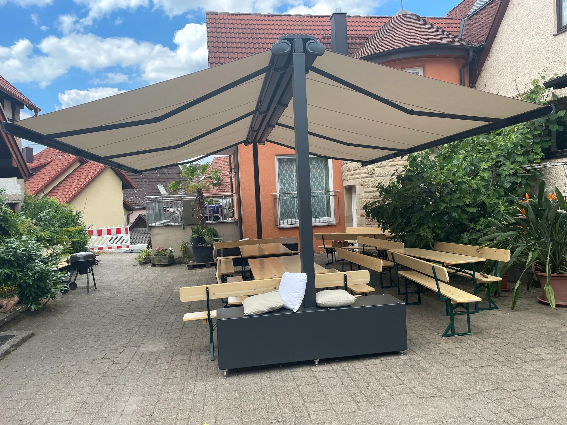 Freistehende Doppelmarkise – Referenz von Fenster und Rollladen Müller