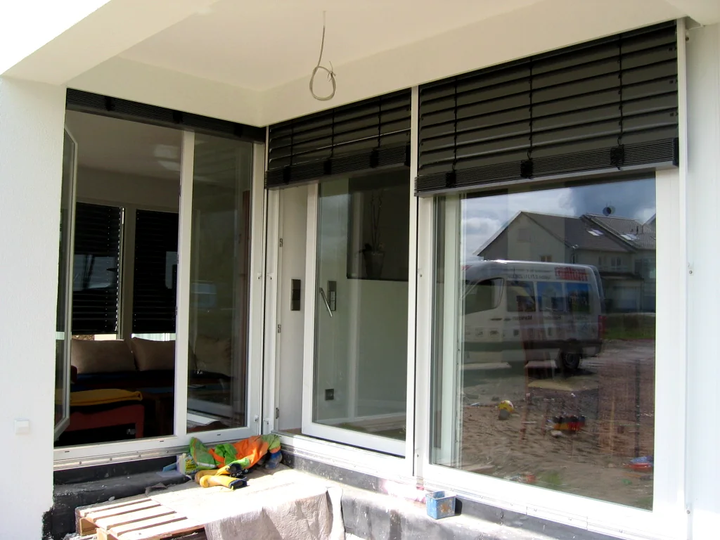 Raffstoren an Terrassenfenstern – Referenz von Fenster und Rollladen Müller