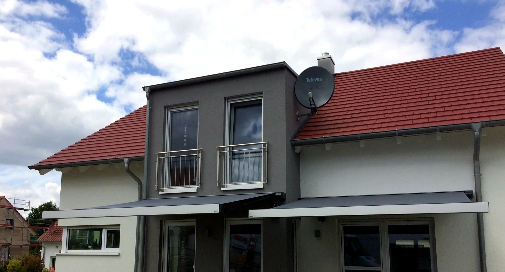 Zwei Markisen am Wohnhaus – Referenz von Fenster und Rollladen Müller
